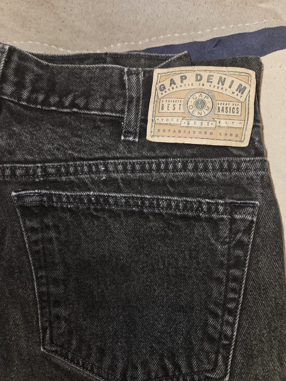 GAP Men's 90s Vintage Easy Fit Black Washed Denim Jeans - Picture 2 of 4